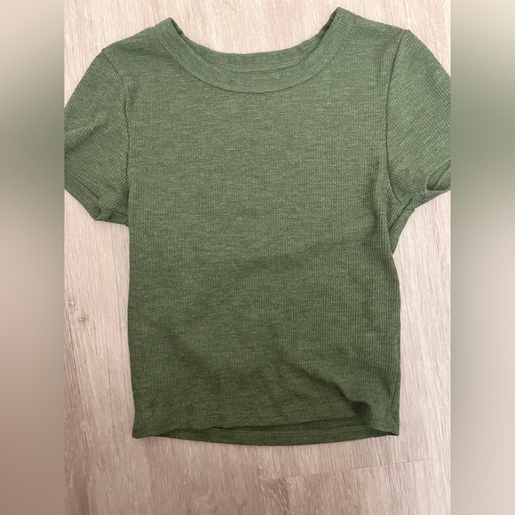 Green cropped tight shirt - Picture 3 of 4